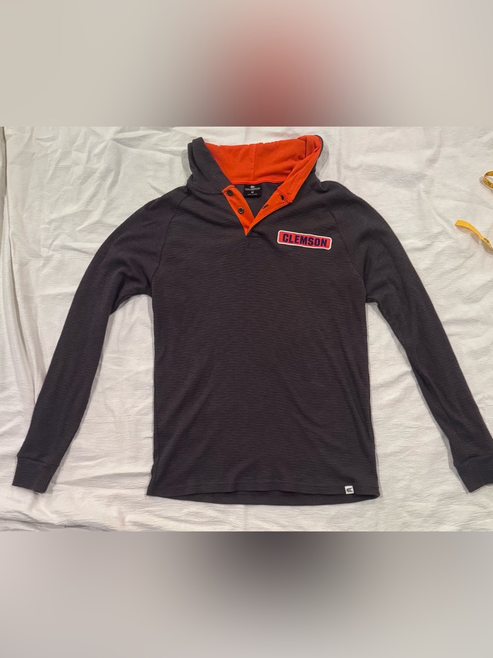 New NWT Clemson Tigers University Men’s Long sleeved Hooded Thermal Shirt Medium
